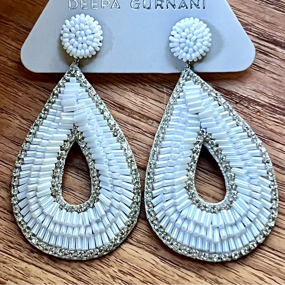🌺🎉HP🎉🌺 NWT Deepa Gurnani Beaded White Crystal Hoop Chandeliers - Picture 6 of 16